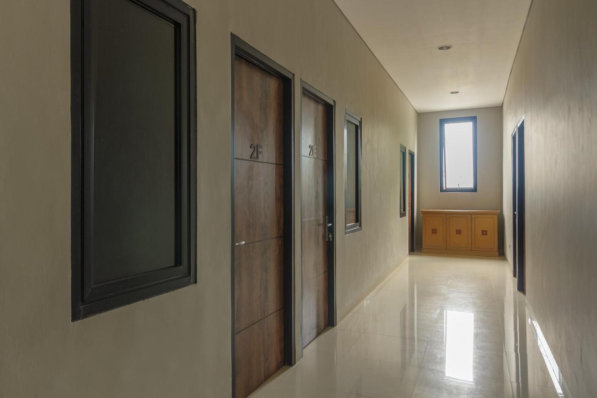 Reddoorz Near Puri Indah Mall Cakarta Dış mekan fotoğraf
