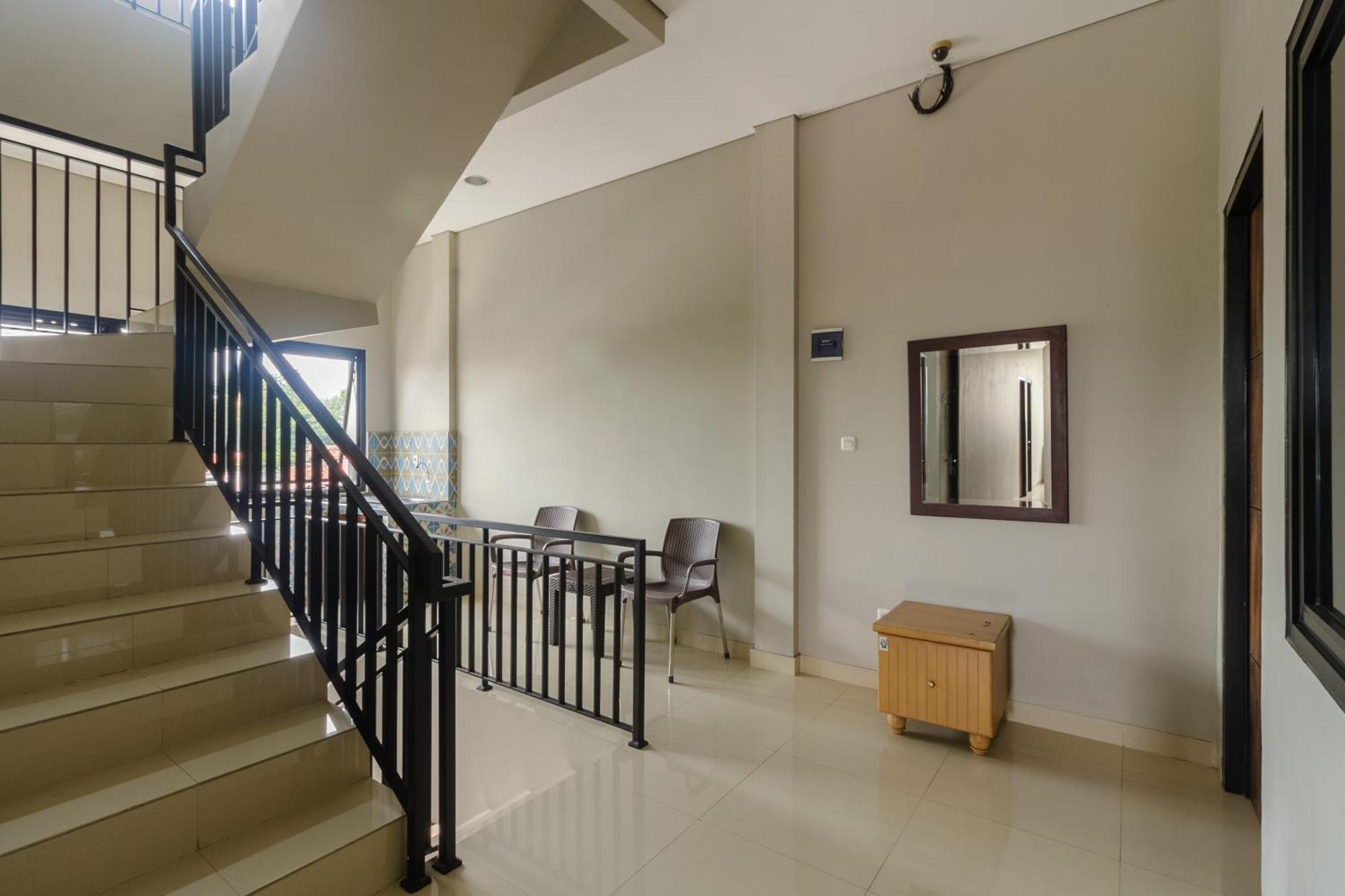 Reddoorz Near Puri Indah Mall Cakarta Dış mekan fotoğraf