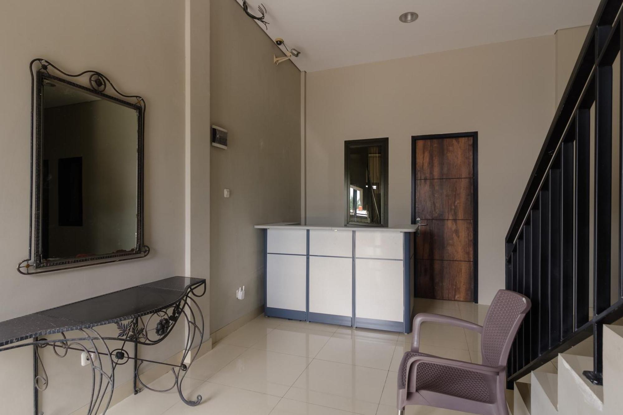 Reddoorz Near Puri Indah Mall Cakarta Dış mekan fotoğraf
