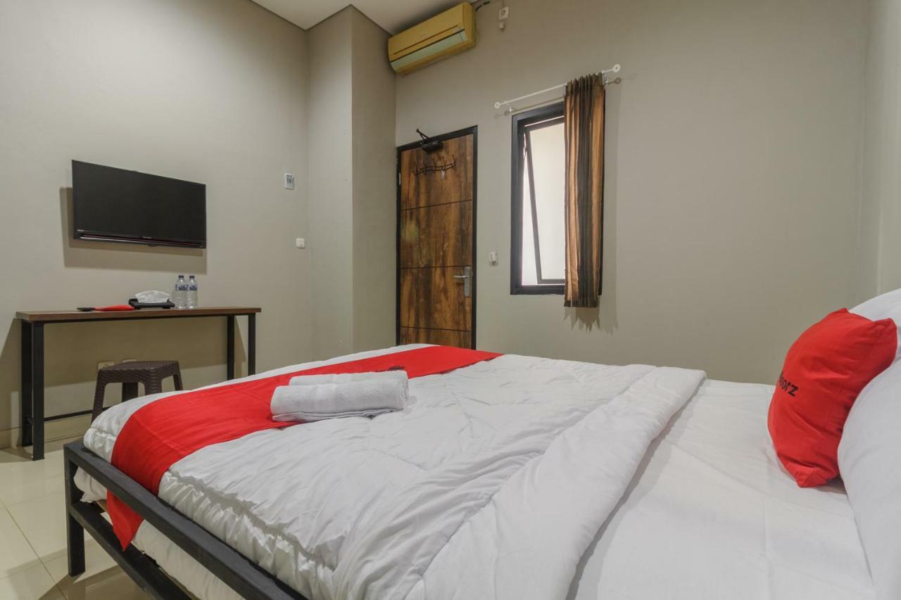 Reddoorz Near Puri Indah Mall Cakarta Dış mekan fotoğraf