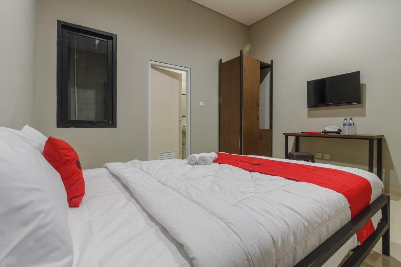 Reddoorz Near Puri Indah Mall Cakarta Dış mekan fotoğraf